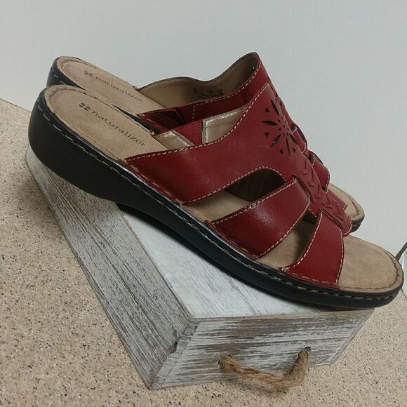 👍 Naturalizer Red Sandals  Size 9 Wide.   A11 - Picture 1 of 5